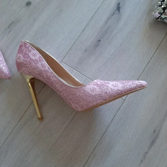 Pumps - Picture 2 of 3